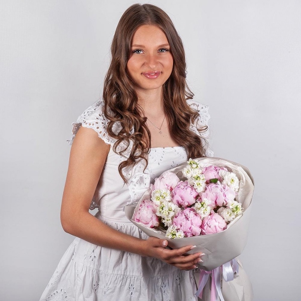 Пион розовый - 7, Маттиола белая - 13, Современная упаковка